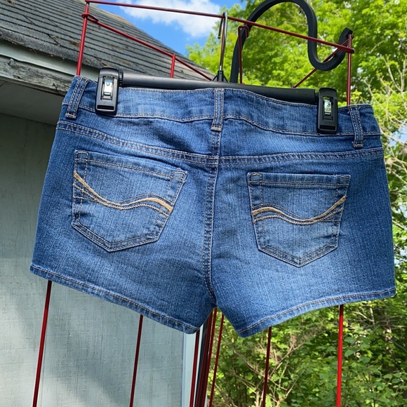 Shorts - Picture 4 of 4